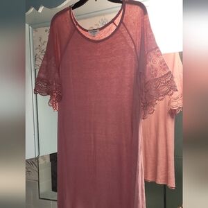 Umgee Soft Coral Knit Top With Lace Sleeves, M, Dusty Rose